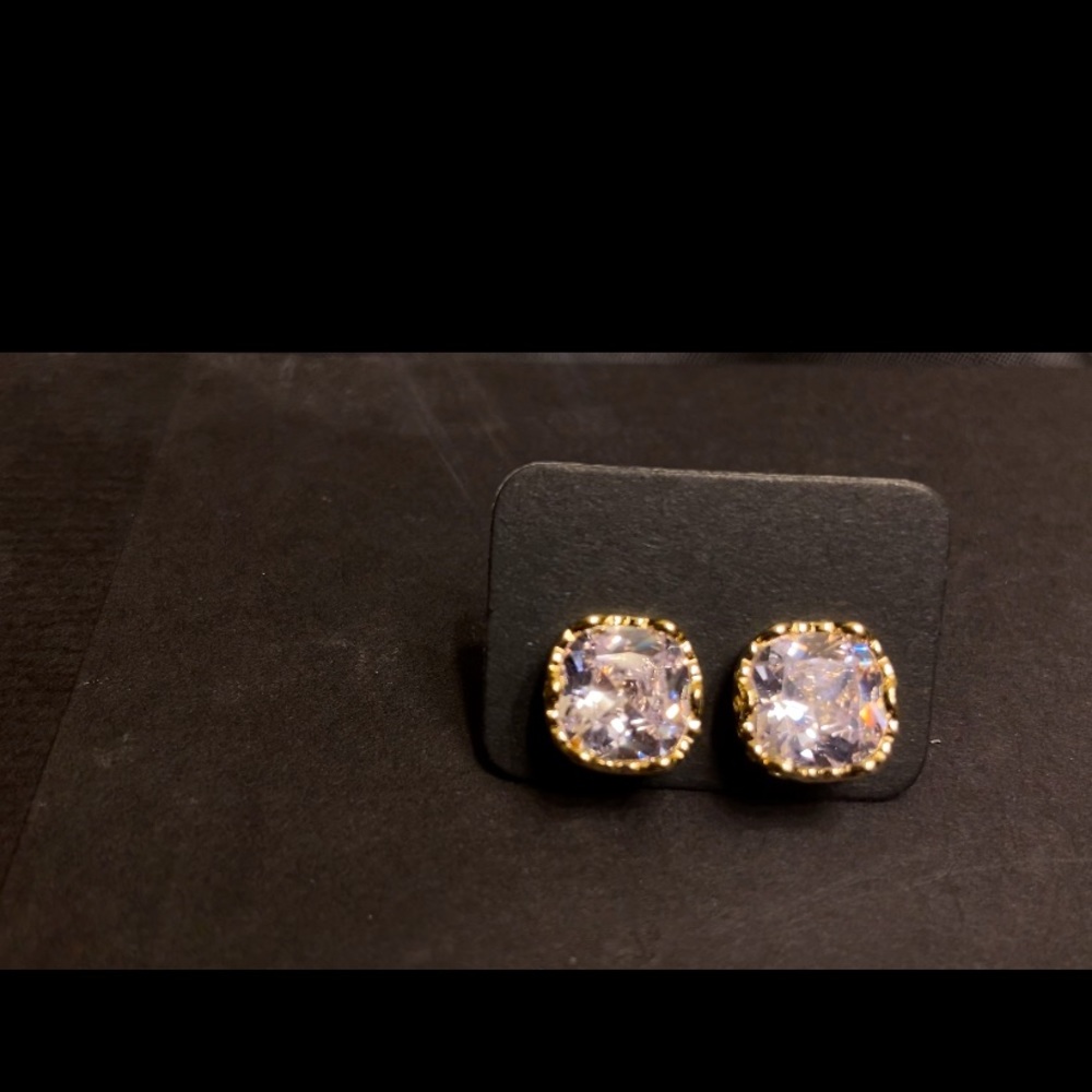 Gold Earrings - Picture 4 of 6